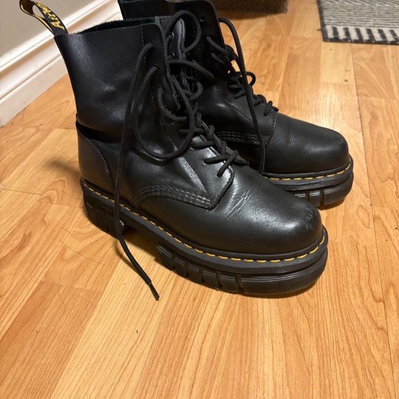 Jadon doc martens size 7 - Picture 2 of 6